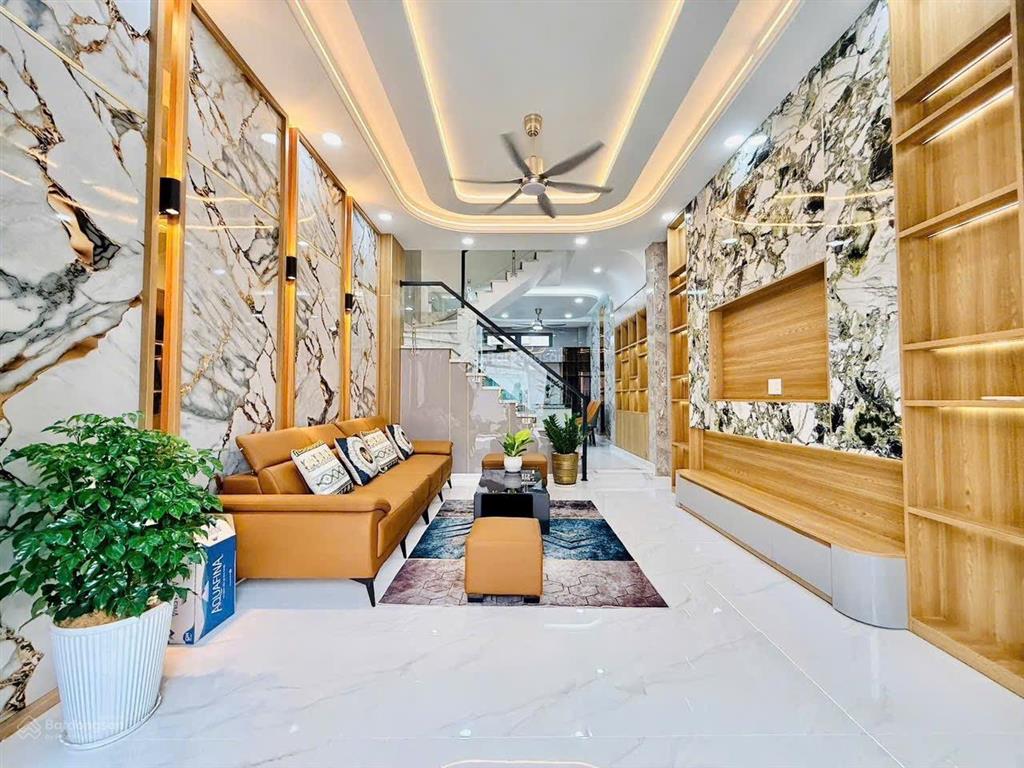 Nhà phố xây kiên cố 2 lầu gần cao đẳng điện lực  hẻm chuẩn 6m ô tô  chỉ hơn 5.5 tỷ