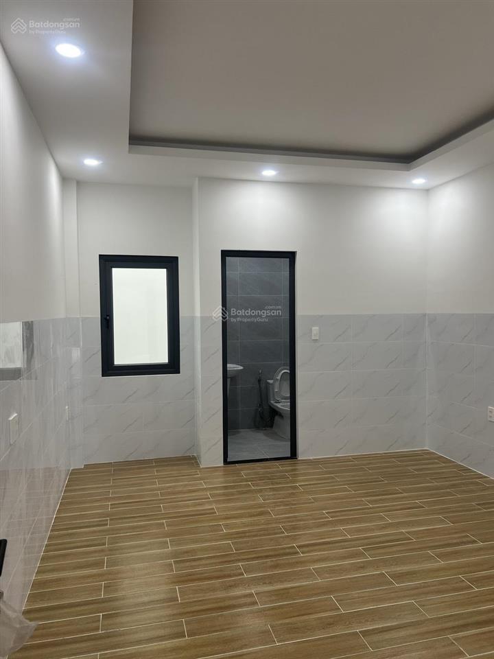 Cần bán nhà ngay ngã 4 ga  giáp gò vấp  chính chủ chưa qua kinh doanh