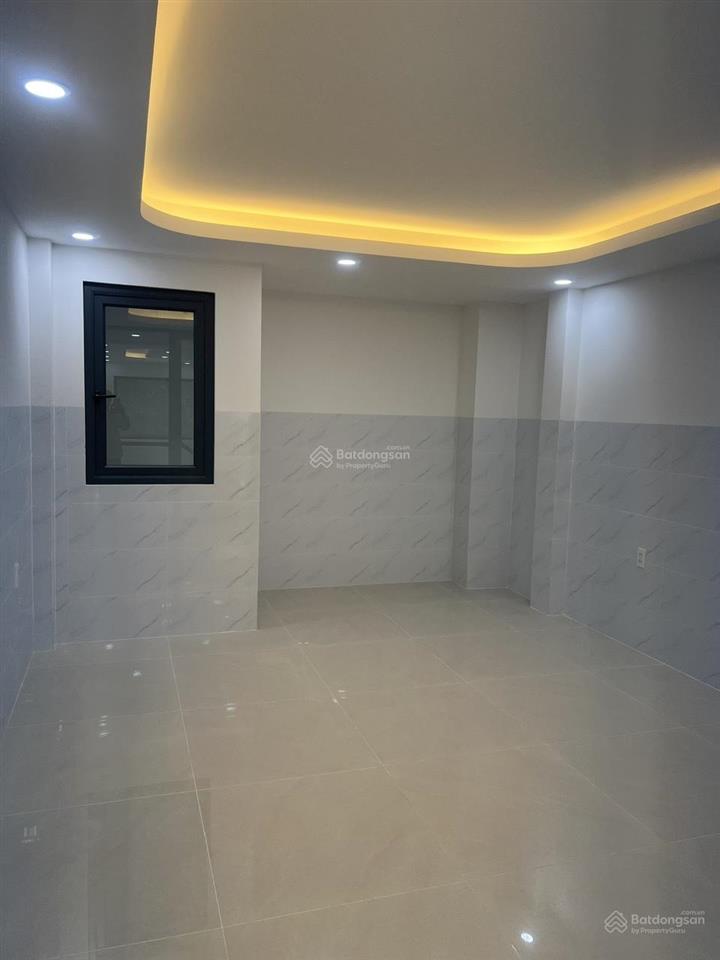 Cần bán nhà ngay ngã 4 ga  giáp gò vấp  chính chủ chưa qua kinh doanh