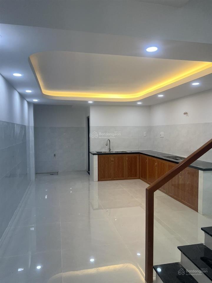 Cần bán nhà ngay ngã 4 ga  giáp gò vấp  chính chủ chưa qua kinh doanh