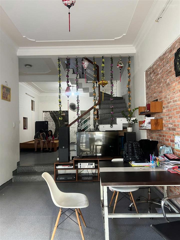 Nhà 2 tầng rưỡi mt lê văn tâm, sơn thủy. dt 90m²