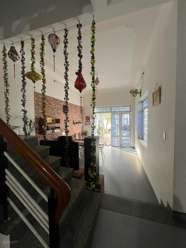 Nhà 2 tầng rưỡi mt lê văn tâm, sơn thủy. dt 90m²
