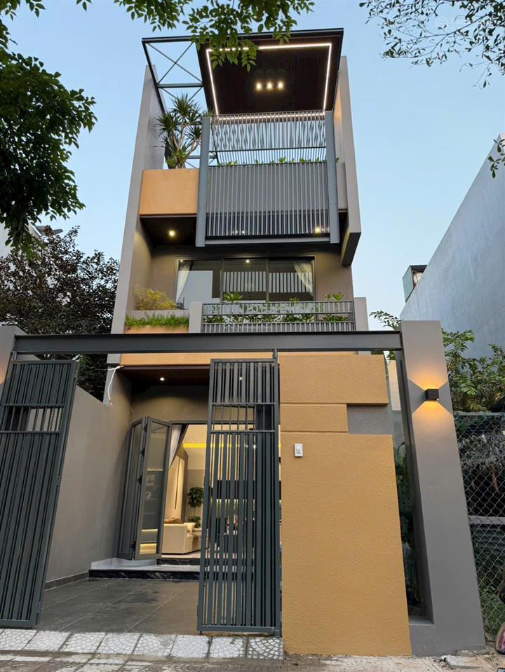 Nhà 3 tầng hòa xuân, nguyễn hiến lê, dt 100m²
