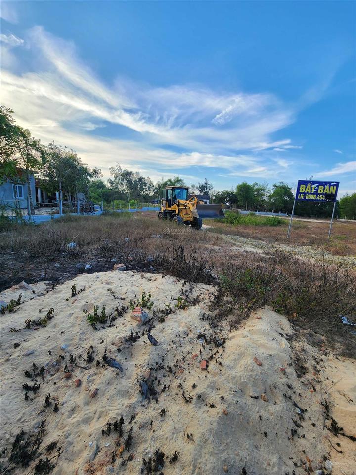 Bình minh bán lô đất sập hầm. view biển ngay trung tâm đô thị khu dân cư đông đúc đường 9 mét