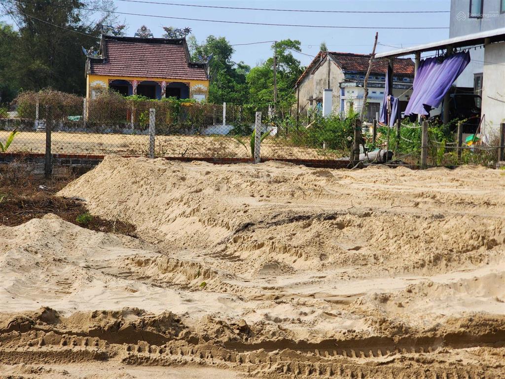 Bình minh bán lô đất sập hầm. view biển ngay trung tâm đô thị khu dân cư đông đúc đường 9 mét