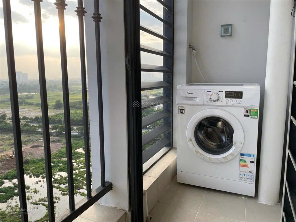 Mới set up căn studio tone trắng tại green bay giá thuê ưu đãi 8tr tháng đầu. xem nhà  0945 585 ***