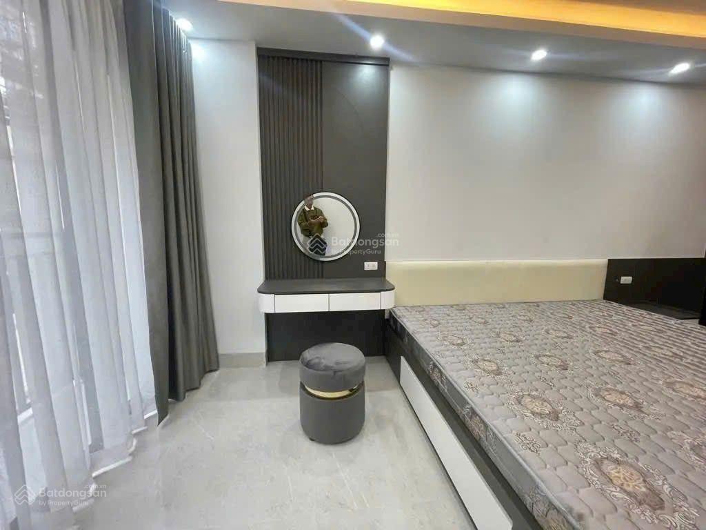 Bán nhà phố ngọc lâm ngay cầu, sang phố 2p, thang máy, ô tô đỗ cửa