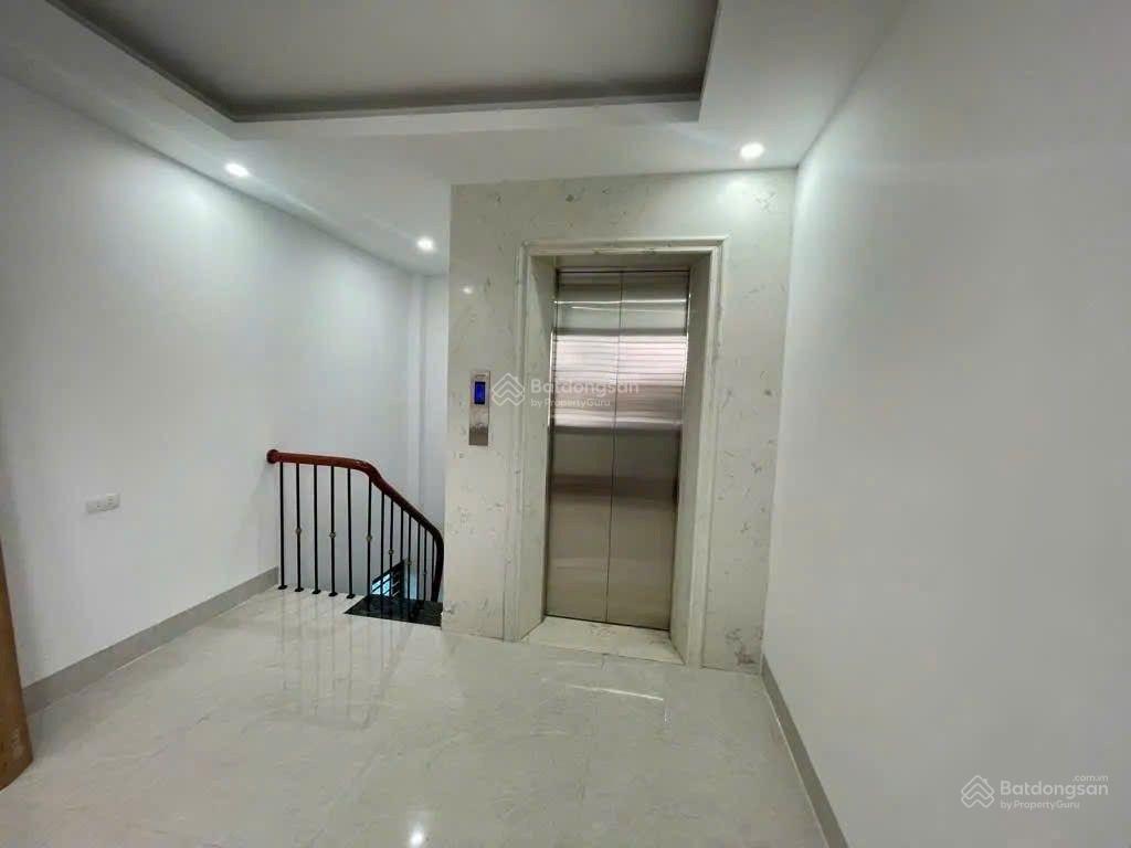 Bán nhà phố ngọc lâm ngay cầu, sang phố 2p, thang máy, ô tô đỗ cửa