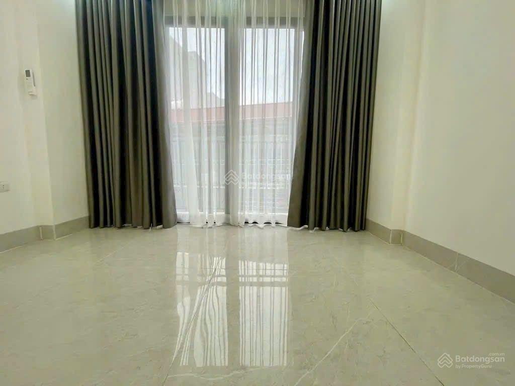 Bán nhà phố ngọc lâm ngay cầu, sang phố 2p, thang máy, ô tô đỗ cửa