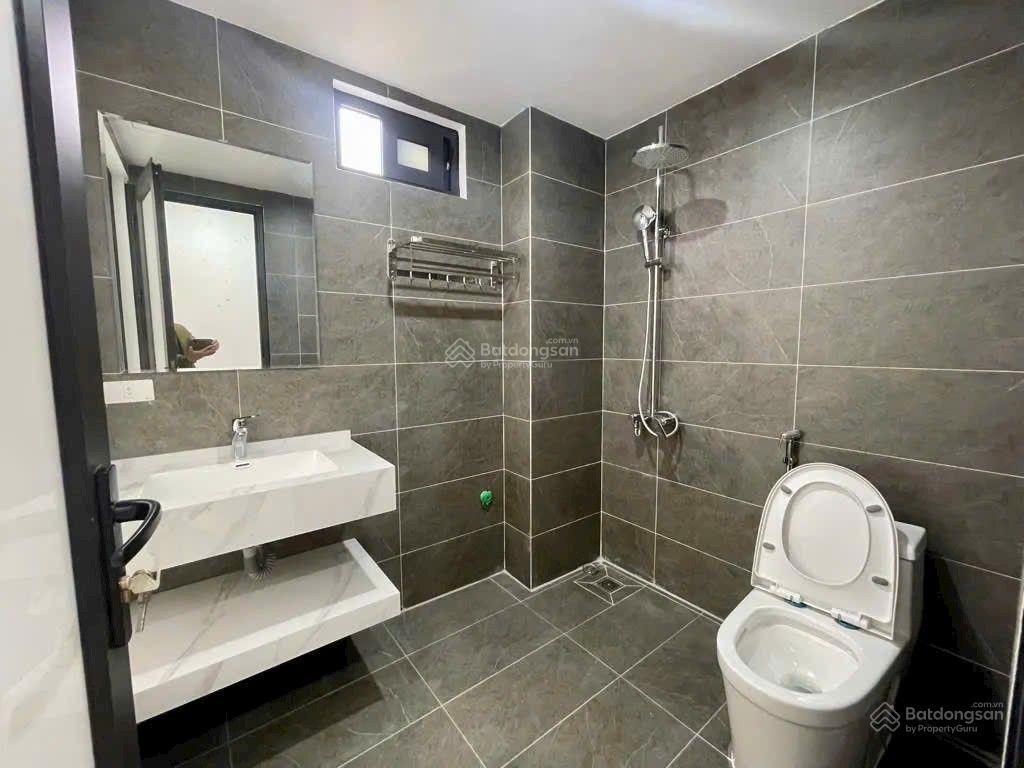 Bán nhà phố ngọc lâm ngay cầu, sang phố 2p, thang máy, ô tô đỗ cửa
