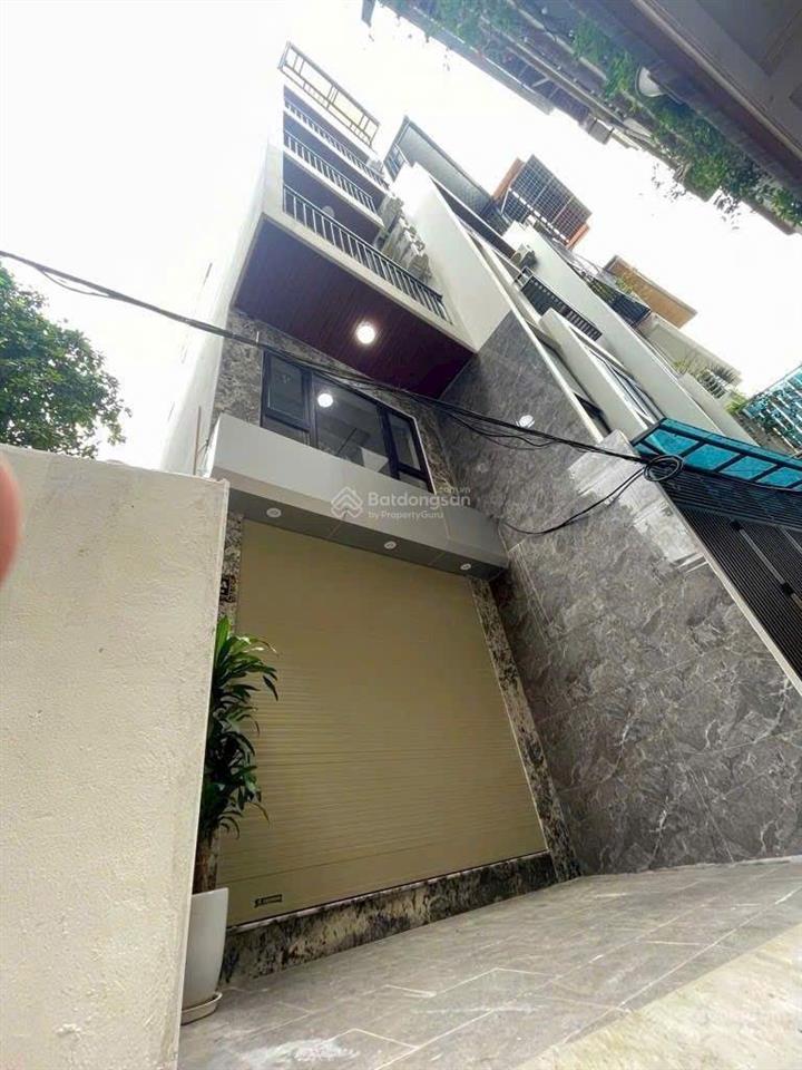 Bán nhà phố ngọc lâm ngay cầu, sang phố 2p, thang máy, ô tô đỗ cửa
