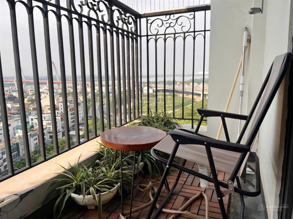Bán căn 2ngủ+1, dt 84m2 chung cư sunshine riverside tây hồ, view cầu nhật tân.  0966 286 ***
