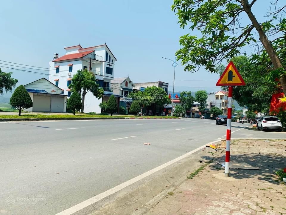 Gia đình cần bán gần 1.000m2 đất giá hơn 1tr/m2, ô tô tránh, mặt tiền 27,27m bình lư, tam đường