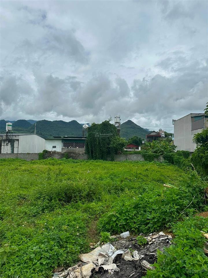 Gia đình cần bán gần 1.000m2 đất giá hơn 1tr/m2, ô tô tránh, mặt tiền 27,27m bình lư, tam đường