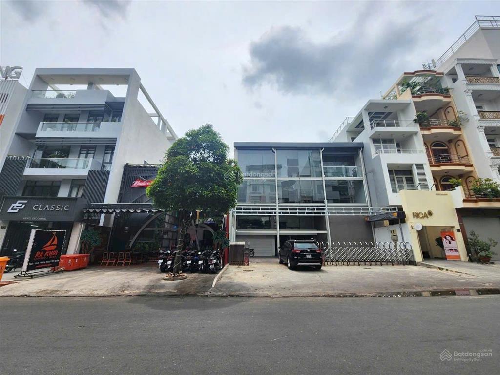 6.5x29m, mặt tiền hoàng hoa thám  cổng nhà ga t3  quận tân bình, 3 lầu, hđt 100 tr/tháng