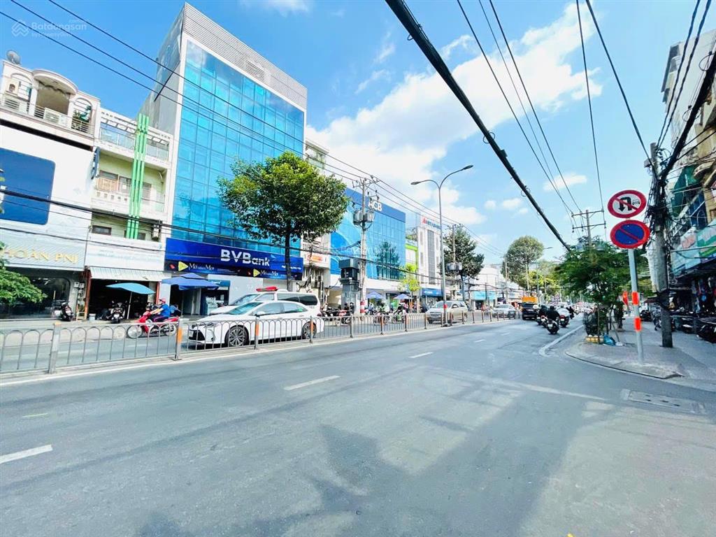 6.5x29m, mặt tiền hoàng hoa thám  cổng nhà ga t3  quận tân bình, 3 lầu, hđt 100 tr/tháng