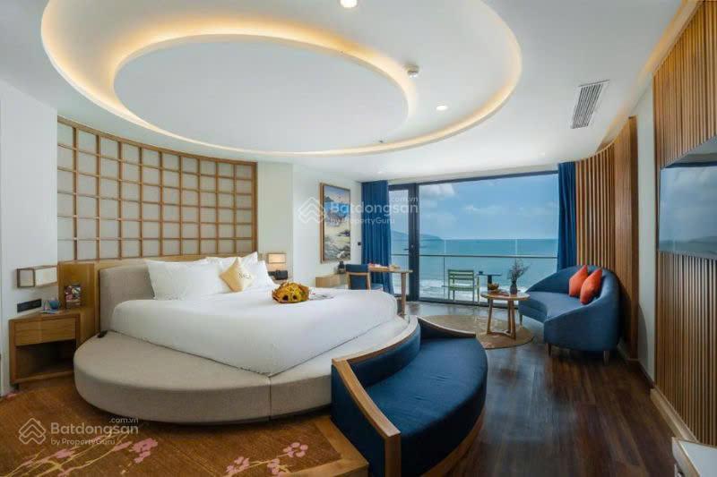 Bán khách sạn cao cấp  hầm 8 tầng (36 phòng, hđt 250 tr/tháng )  vị trí sân bay quận tân bình