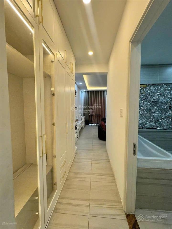 Nhà đẹp quận 1, có thang máy cho người già  trẻ nhỏ  hxh lê thị riêng, quận 1 / 4.2x24m / 3 lầu