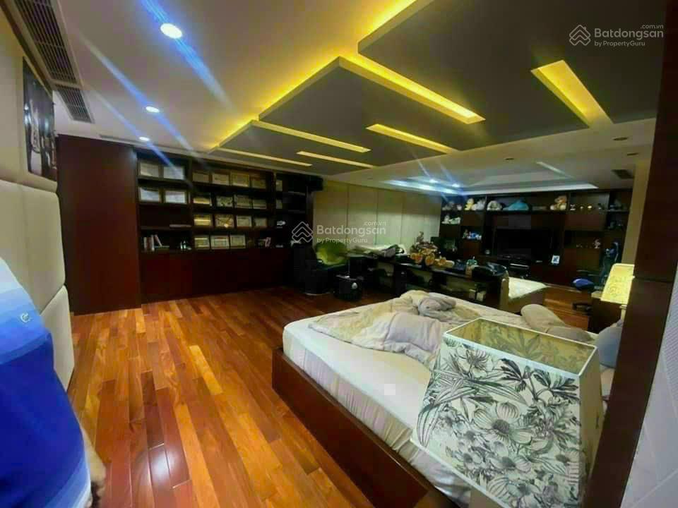 Bán villas 450m2 góc 2 mặt tiền khu 1073 cmt8, có hồ bơi, có hầm rượu, có sân vườn, hồ cá koi