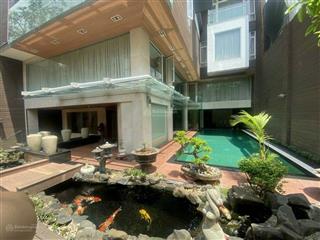 Bán villas 450m2 góc 2 mặt tiền khu 1073 cmt8, có hồ bơi, có hầm rượu, có sân vườn, hồ cá koi