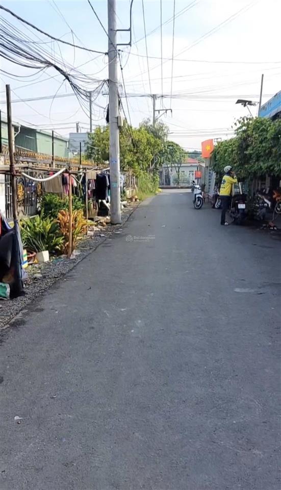 Nhà 42m2 mt đường nhựa lô 2, sổ hồng riêng