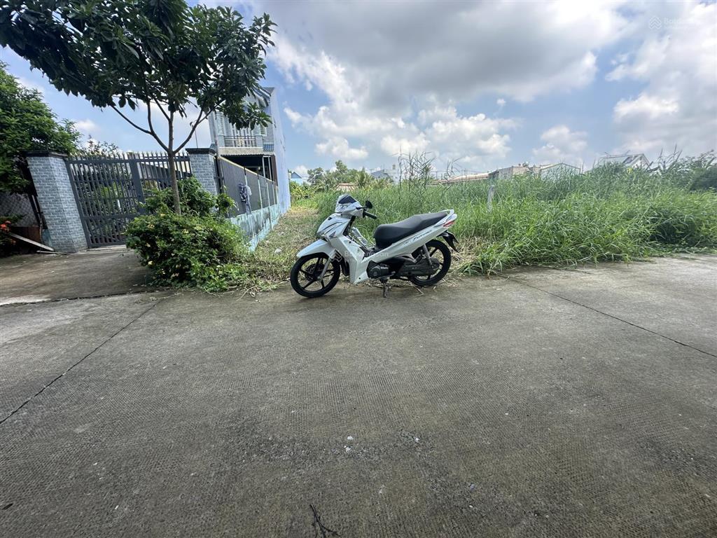 352m2 có 232m2 thổ cư mt đường lô b (song song đường thanh niên)
