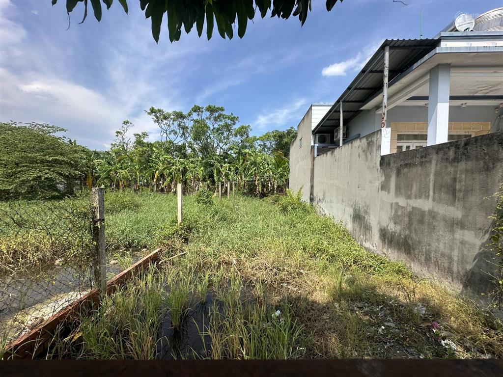 100m2 có 83m2 thổ cư, sổ hồng riêng