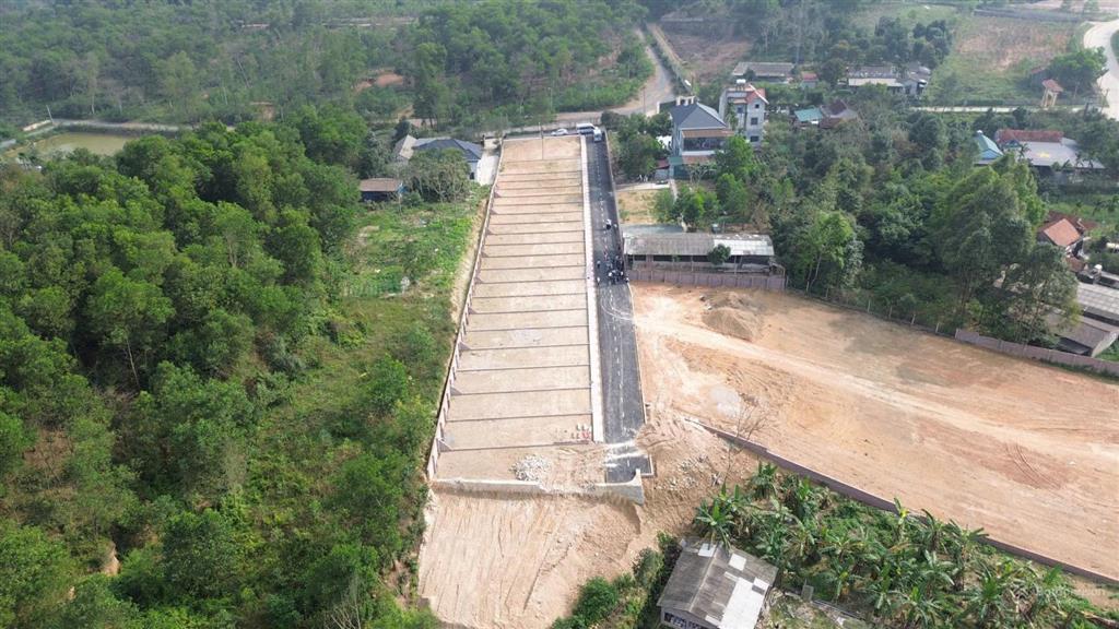 Cần bán lô đất tại ba vì 150m2, mặt tiền 8m, full thổ cư gần khu dân cư, gần hồ, tiện kinh doanh