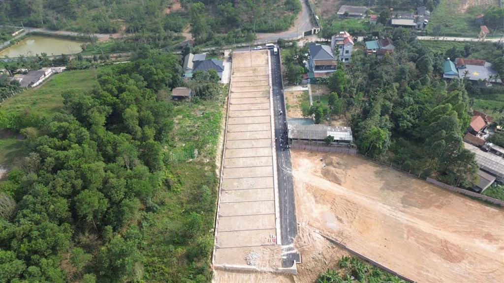 Cần bán lô đất tại ba vì 150m2, mặt tiền 8m, full thổ cư gần khu dân cư, gần hồ, tiện kinh doanh