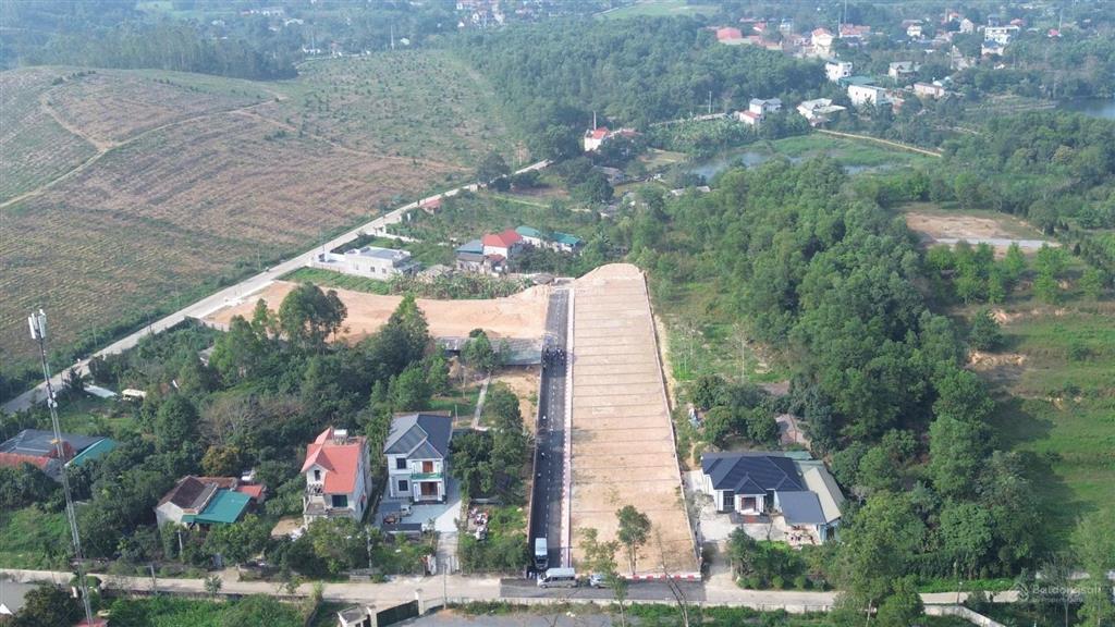 Cần bán lô đất tại ba vì 150m2, mặt tiền 8m, full thổ cư gần khu dân cư, gần hồ, tiện kinh doanh