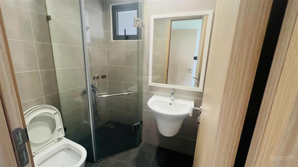 Bán căn hộ 2pn2wc  ban công, logia  chính chủ giá 3.2  sổ hồng riêng