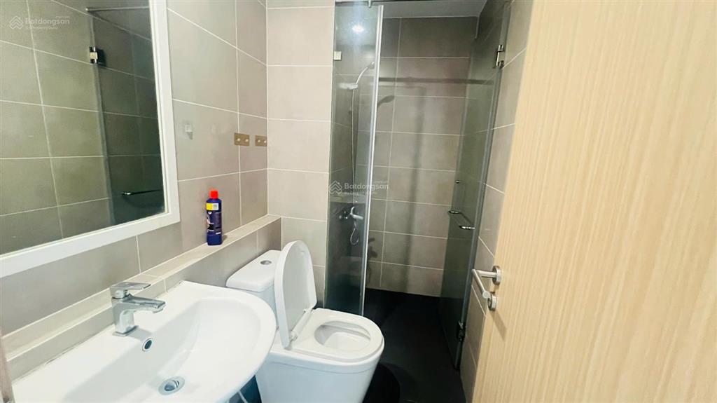 Bán căn hộ 2pn2wc  ban công, logia  chính chủ giá 3.2  sổ hồng riêng