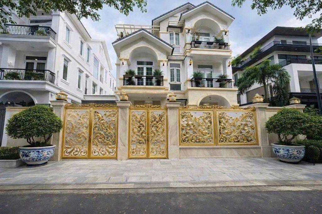 Bán Biệt Thự Đối Diện KDT Global City- Đường Đỗ Xuân Hợp( Quận 9 Cũ). DT: 15 x20/ 300m2