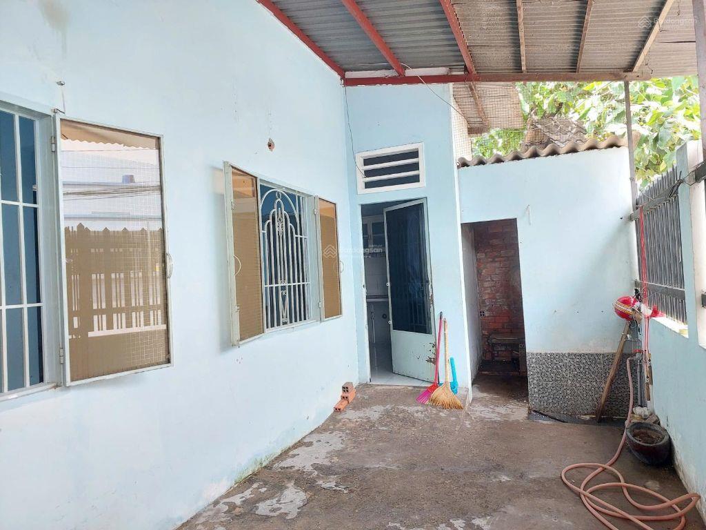 Bán Nhà Ngay Ga Metro Phước Long- Đường Hồ Bá Phấn. DT: 76 m2. Giá: 7,6 tỷ ( Có TL)