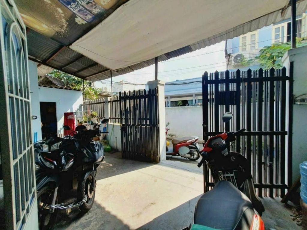 Bán Nhà Ngay Ga Metro Phước Long- Đường Hồ Bá Phấn. DT: 76 m2. Giá: 7,6 tỷ ( Có TL)