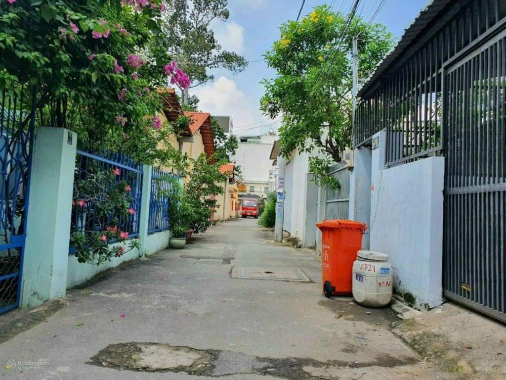 Bán Nhà Ngay Ga Metro Phước Long- Đường Hồ Bá Phấn. DT: 76 m2. Giá: 7,6 tỷ ( Có TL)