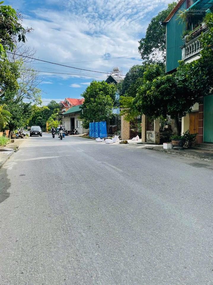 Đất đẹp phật tíchtiên dubắc ninh  50m ra mặt đường ô tô tránh  ngõ thoáng ô tô con vào đất.