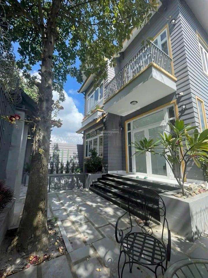 Biệt thự 200m2 có nguồn thu dài hạn ngay liên phường, liền kề global city, có hầm rất thuận tiện