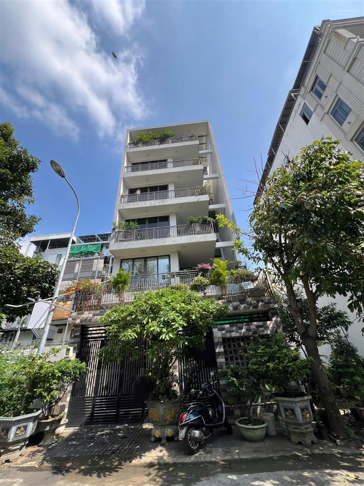 Rẻ nhất kdc huy hoàng. nhà đẹp hầm 6 tầng ngang 8m, ngay trung tâm hành chính. hàng hiếm vị trí vip