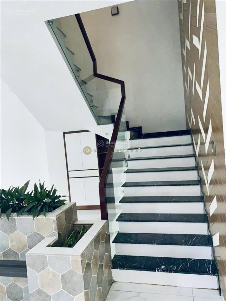 Biệt thự 3 tầng mới đẹp kdc đồng bộ ngay liên phường, sẵn dòng tiền, bán rẻ bằng định giá bank