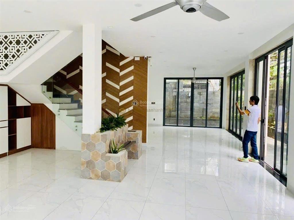 Biệt thự 3 tầng mới đẹp kdc đồng bộ ngay liên phường, sẵn dòng tiền, bán rẻ bằng định giá bank