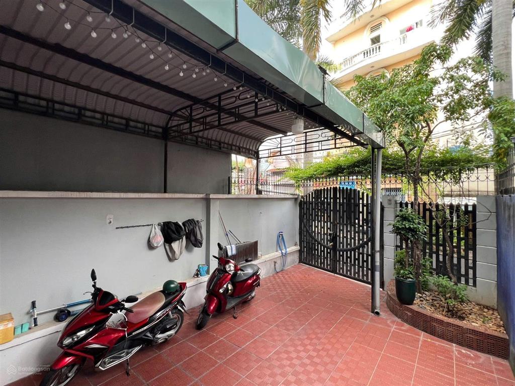Nhà đẹp 3 tầng kiên cố đường 109, ra đỗ xuân hợp chỉ 500m, sàn sử dụng 260m2 cần bán gấp 12,5 tỷ tl