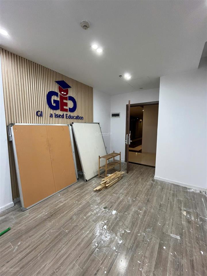 Cho thuê ch văn phòng 2 pn tại vinhomes green bay vào ngay được giá 13tr/tháng.  0968 381 ***