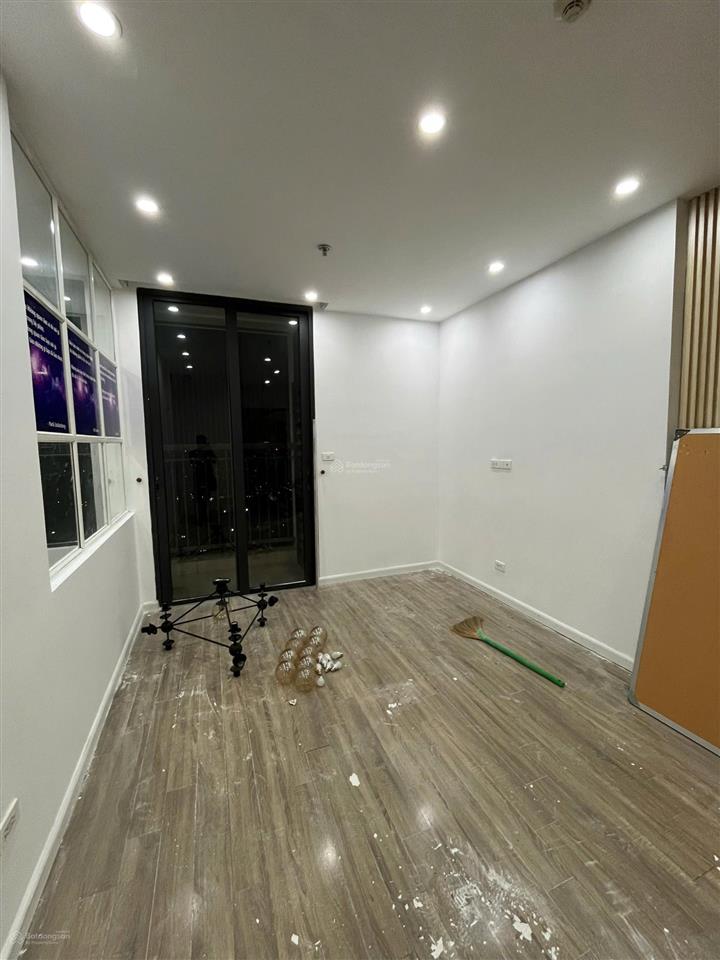Cho thuê ch văn phòng 2 pn tại vinhomes green bay vào ngay được giá 13tr/tháng.  0968 381 ***