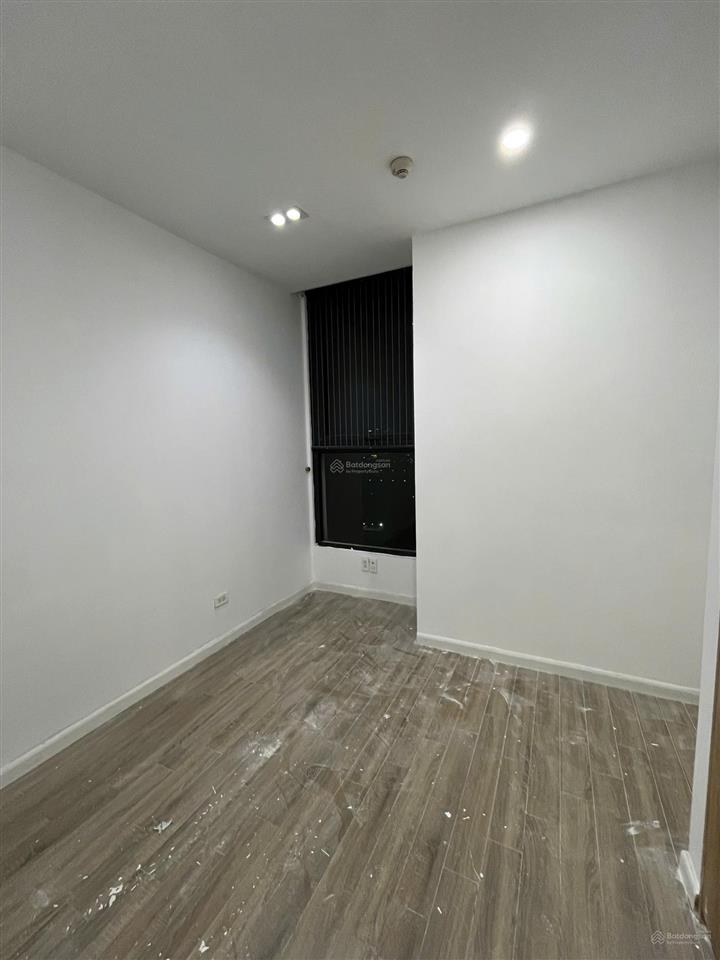 Cho thuê ch văn phòng 2 pn tại vinhomes green bay vào ngay được giá 13tr/tháng.  0968 381 ***