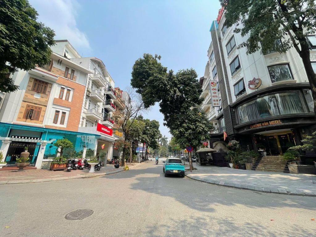 Bán nhà mặt phố Trung Hoà, Yên Hoà. 96m*5t, Mt 5m trung tâm kinh tế, kinh doanh sầm uất, vỉa hè rộng