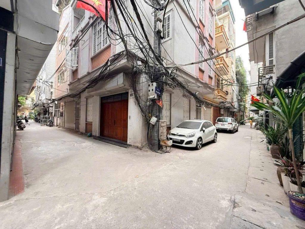 Bán nhà Pháo Đài Láng- Đống Đa. Lô góc, Ô tô tránh đỗ, Xây toà nhà kinh doanh đa dạng.130m², mt 6.5m, hơn 30 tỷ