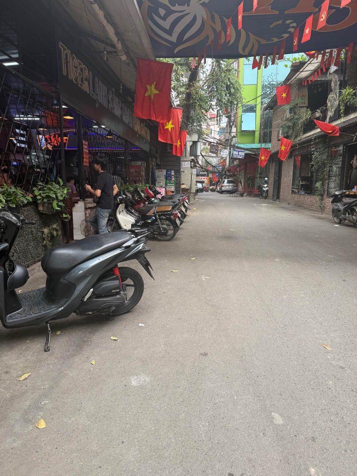 Bán nhà Pháo Đài Láng- Đống Đa. Lô góc, Ô tô tránh đỗ, Xây toà nhà kinh doanh đa dạng.130m², mt 6.5m, hơn 30 tỷ