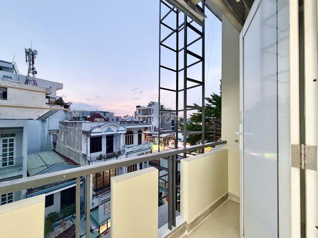 Bán tòa nhà 1 trệt 4 lầu 11 phòng dòng tiền 50tr /th, sát Emart Gò Vấp
