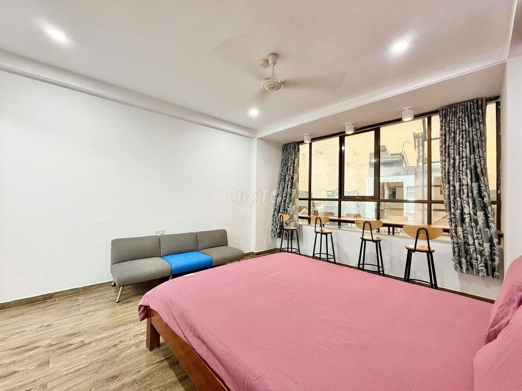 Bán tòa nhà 1 trệt 4 lầu 11 phòng dòng tiền 50tr /th, sát Emart Gò Vấp